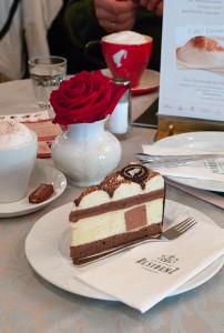 Mozarttorte im Cafe Residenz Mozarttorte im Cafe Residenz