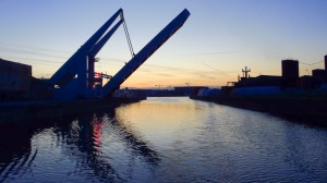 Mittwochmorgen, die Klappbrücke ist offen!
