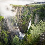 Wasserfall mit Hotel