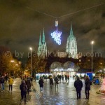 Paulskirche mit Tollwood-Discokugel-Traube